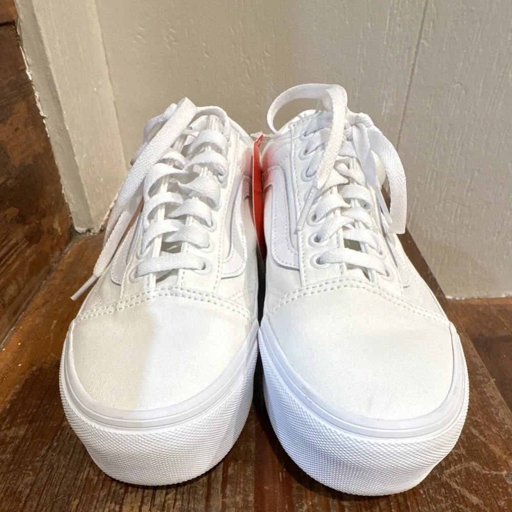 VANS Old Skool White Low Top Lace Up Men's Sz 6.5 Women's Sz 8  Sneaker NWOB